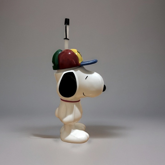 Knott’s Berry Farm Snoopy Plastic Cup And MetLife Plush Bundle - Picture 3 of 5